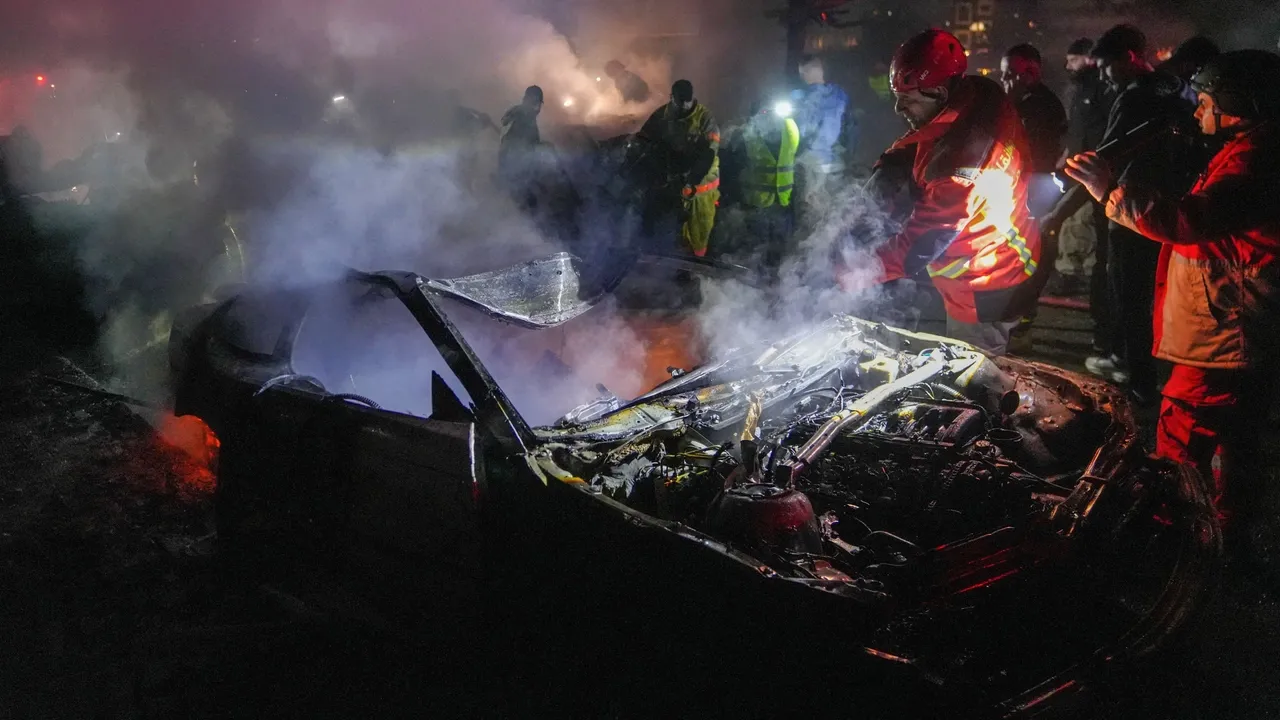 Liban: nouvelles frappes israéliennes sur Beyrouth après la destruction d'un pont