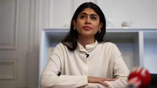 Rima Hassan dénonce un “harcèlement politique”, son avocat conteste la garde à vue