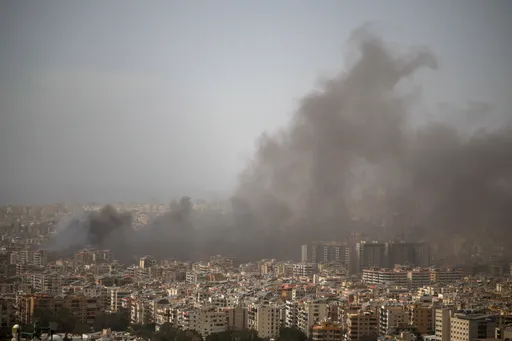 قتلى وجرحى في غارات على جنوب لبنان.. وإسرائيل تعلن توسيع عدوانها البري بمشاركة 5 فرق عسكرية