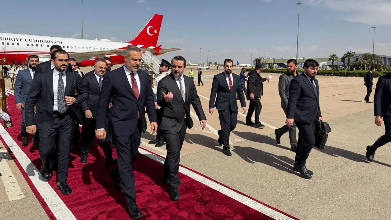 فيدان يصل سوريا لبحث الأوضاع بالمنطقة ويلتقي الشرع وزيلينسكي