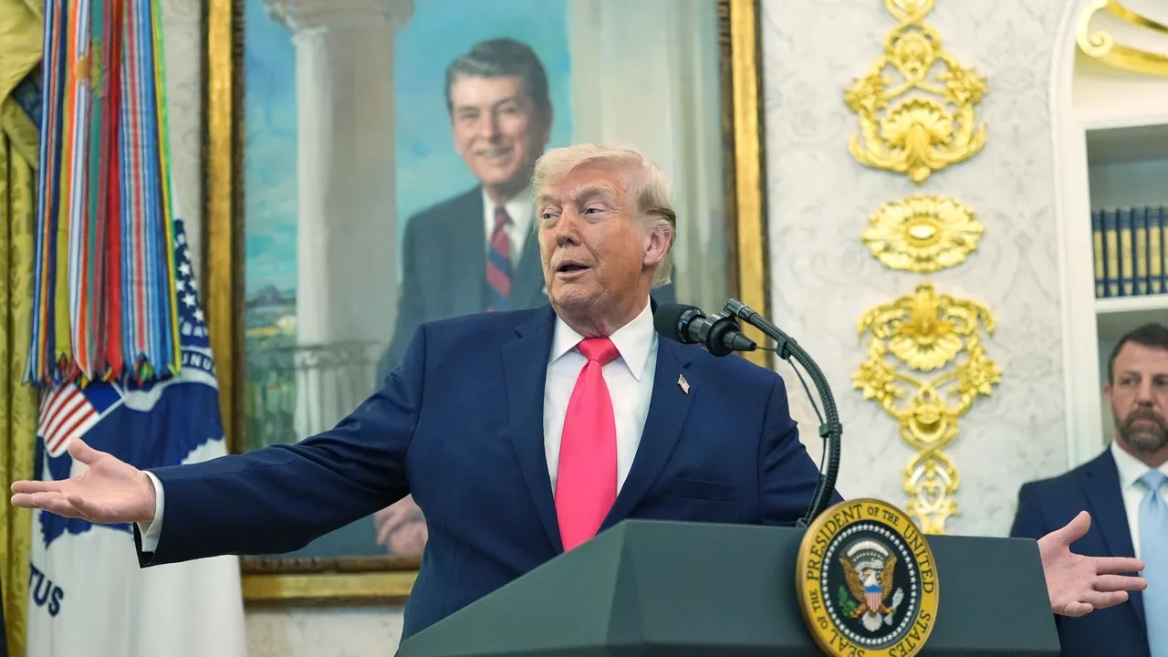 ترامپ: در صورت باز نشدن تنگه هرمز سهشنبه به نیروگاهها و پلها در ایران حمله میشود