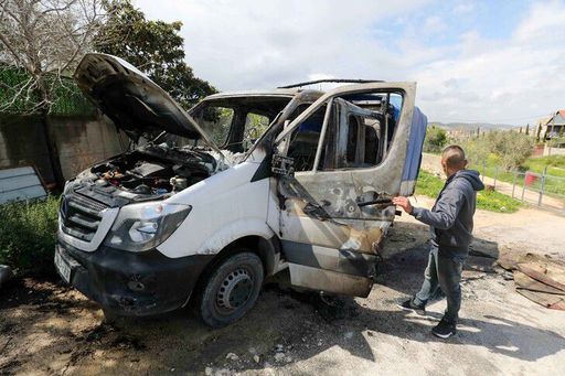 Pushtuesit izraelitë plagosën 10 palestinezë  dogjën shtëpi e automjete në Bregun Perëndimor
