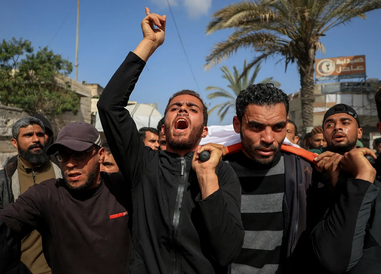 غزة.. الاحتلال يقتل ويصيب مدنيين في خان يونس وحصيلة الإبادة ترتفع إلى 72 ألفاً و302