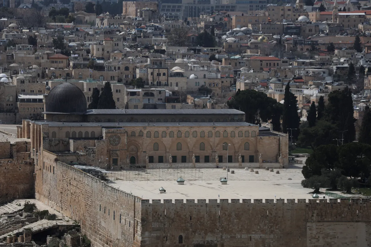 Extremist Israeli minister storms Al-Aqsa Mosque again amid ongoing closure