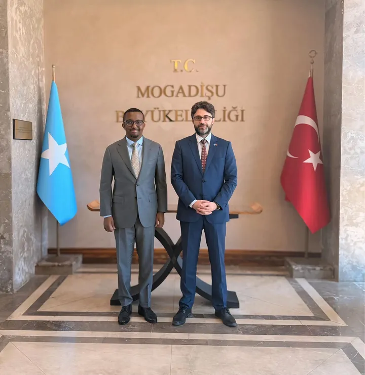 Soomaaliya iyo Turkiga oo ka wada-hadlay horumarinta iskaashiga arrimaha shaqaalaha