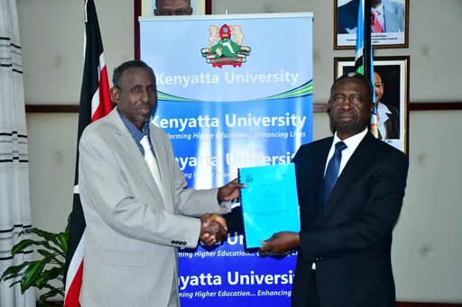 Soomaaliya iyo Jaamacadda Kenyatta oo kala saxiixday heshiis waxbarasho oo la siinayo 250 gabdhood