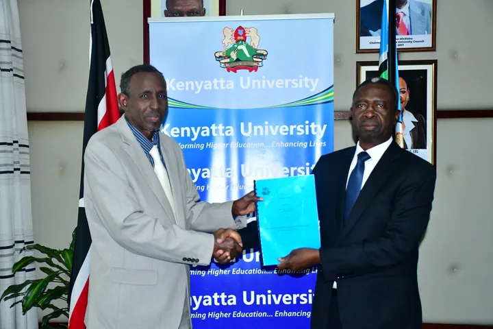 Soomaaliya iyo Jaamacadda Kenyatta oo kala saxiixday heshiis waxbarasho oo la siinayo 250 gabdhood