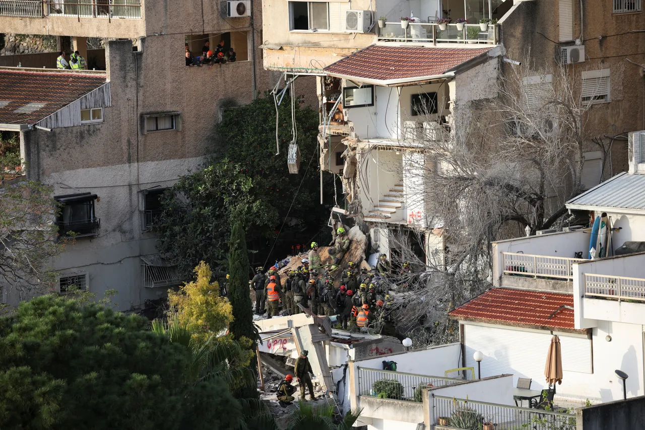 ‌ رسانه اسرائیلی: اجساد ۲ نفر پس از حمله موشکی در حیفا زیر آوار پیدا شد