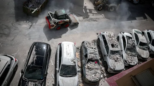 صاروخ عنقودي إيراني يضرب تل أبيب الكبرى.. والحرس الثوري يعلن استهداف سفينة إسرائيلية