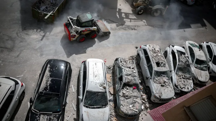 صاروخ عنقودي إيراني يضرب تل أبيب الكبرى.. والحرس الثوري يعلن استهداف سفينة إسرائيلية