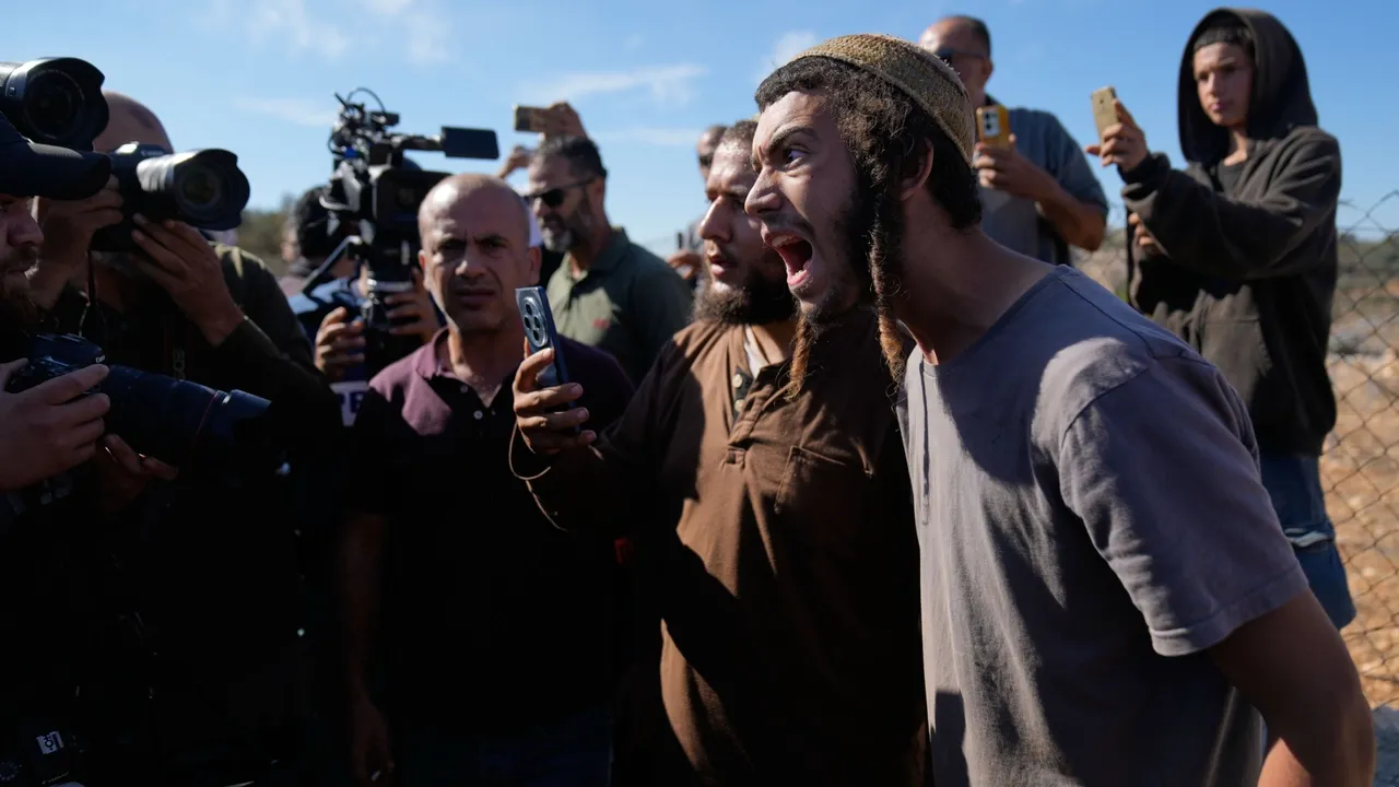 زخمی شدن ۱۰ فلسطینی در پی حمله شهرکنشینان غیرقانونی اسرائیل به جنوب نابلس