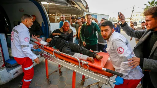 12 شهيداً في قصف الاحتلال مناطق متفرقة بغزة و"الصحة" تحذر من استهداف العمل الإنساني