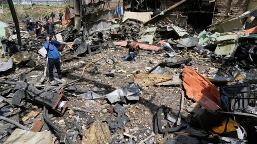 کشته‌شدن دست‌کم ۳۴ نفر در حملات شبانه اسرائیل و آمریکا به ایران