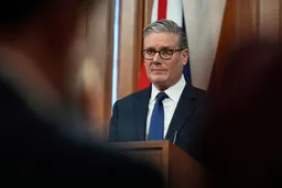 Стармер призвал прекратить бомбардировки Ливана