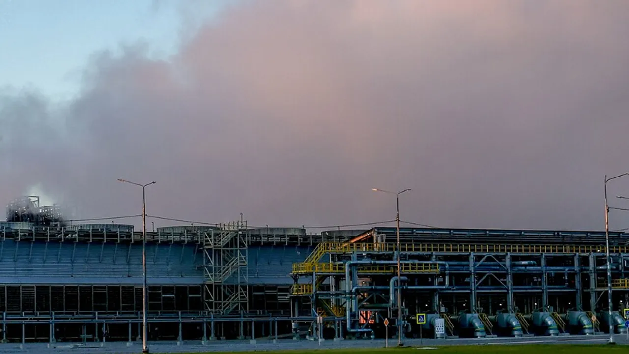 ShBA-ja dhe Izraeli sulmojnë prodhuesin më të madh të aluminit në Iran dhe një kompleks petrokimik