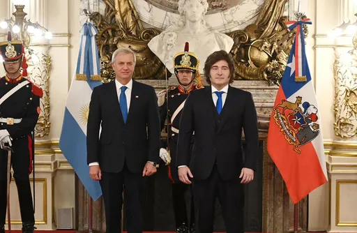 Kast se reúne con Milei en Argentina durante su primer viaje oficial y pone la inmigración al centro