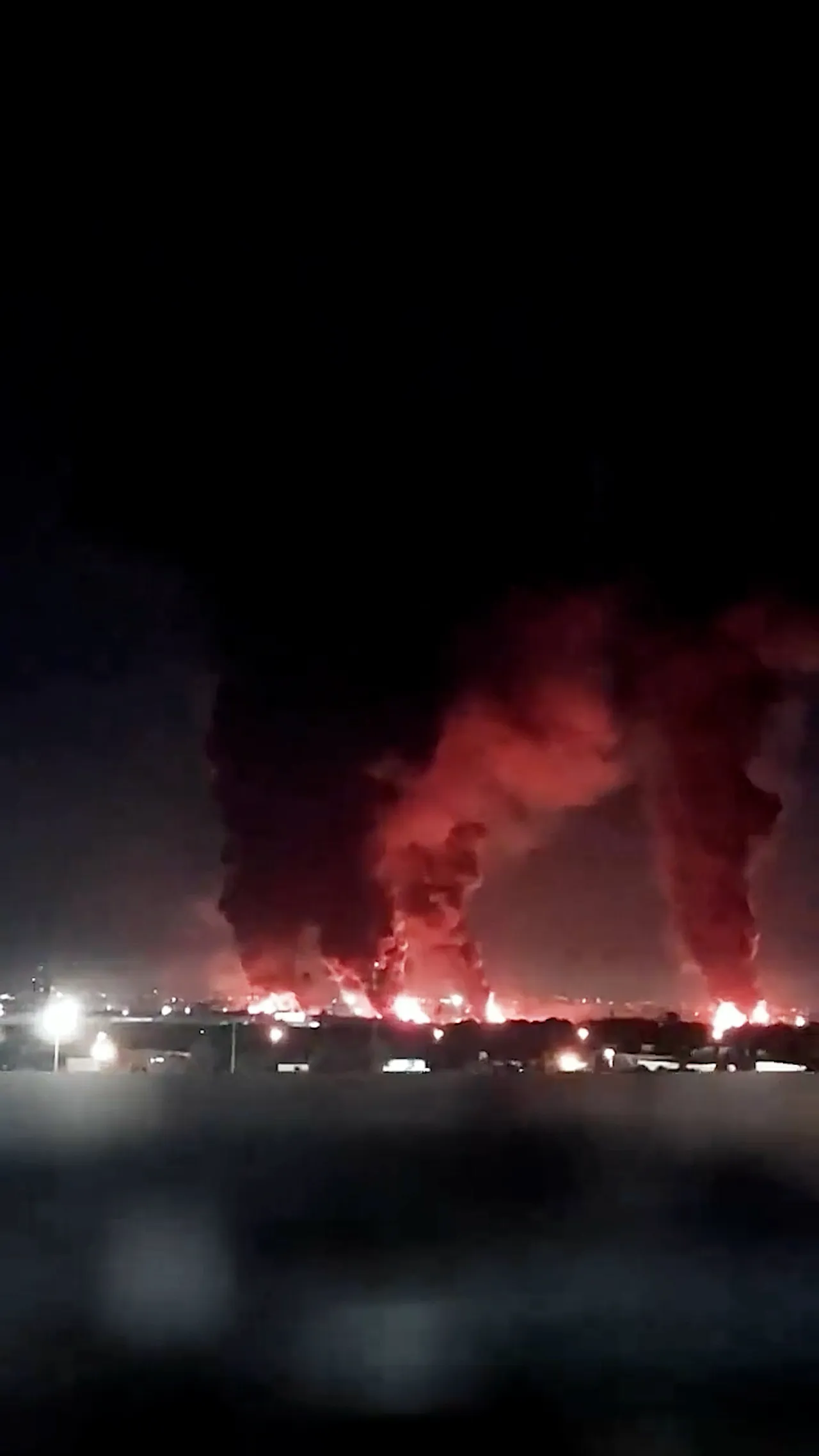 Kebakaran besar terjadi di Bandara Mehrabad Tehran usai serangan AS-Israel