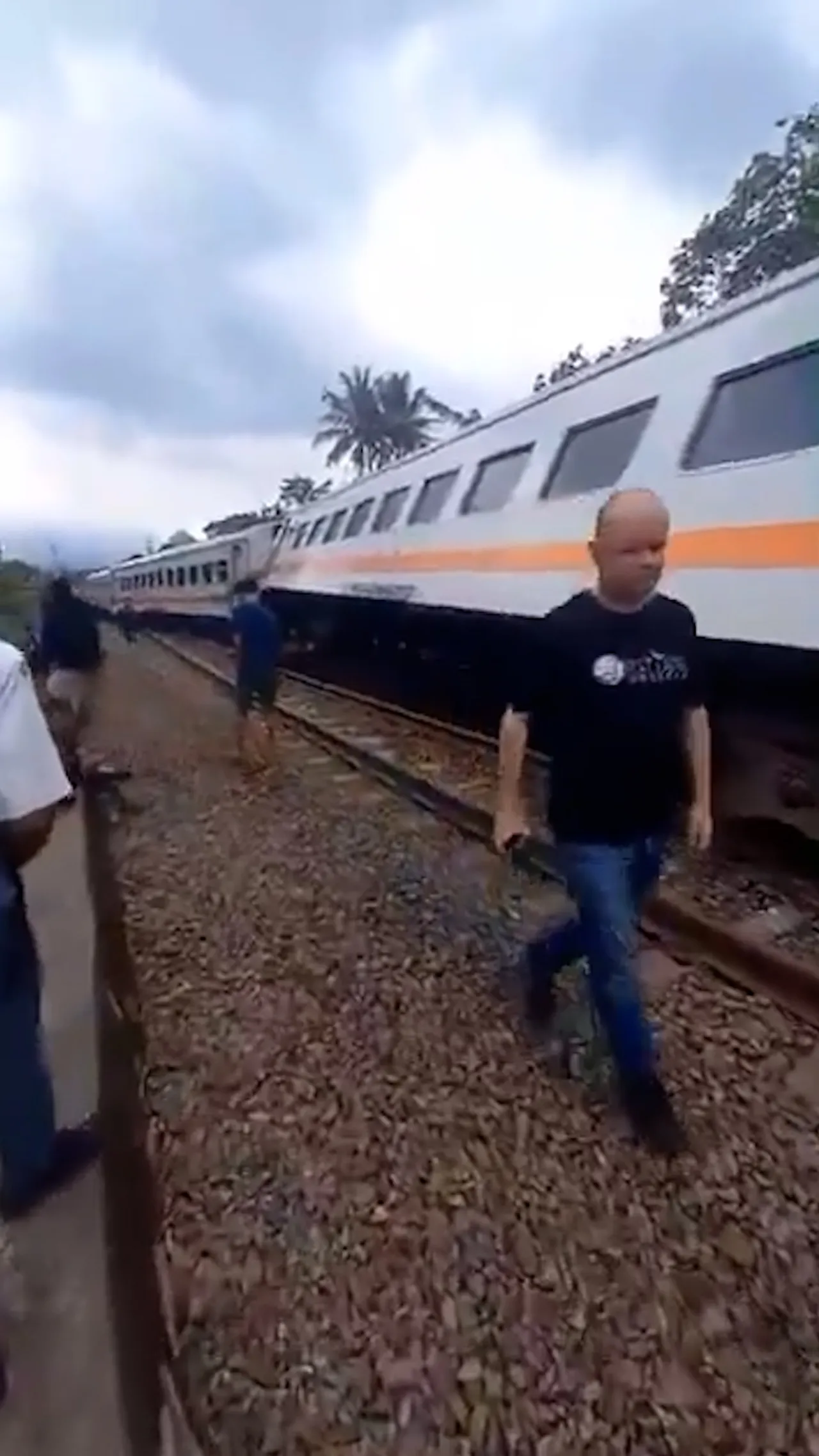 KA Jombang–Pasar Senen anjlok picu gangguan jadwal kereta berjam-jam