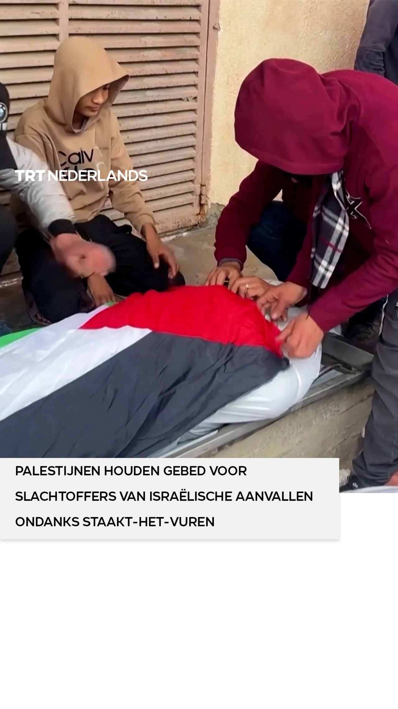 Palestijnen houden een gebed voor slachtoffers van Israëlische aanvallen ondanks staakt-het-vuren