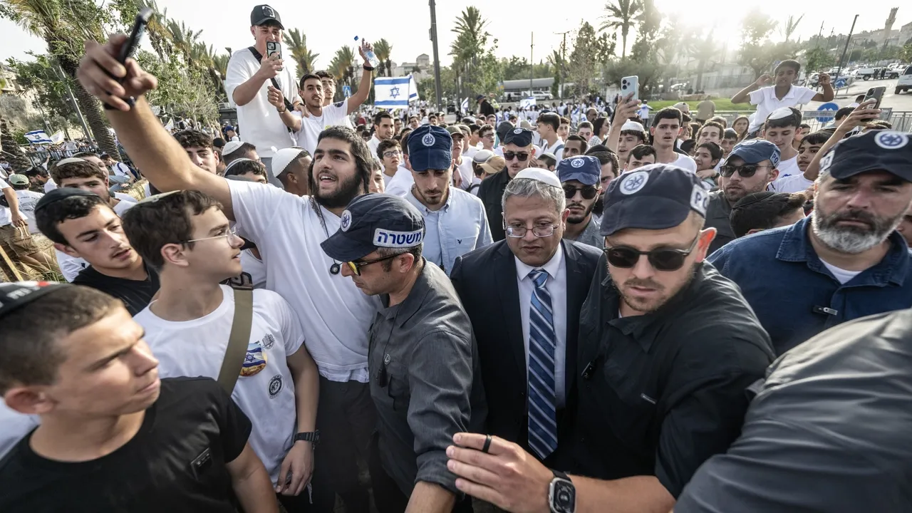 Ğaräp illäre êkstremist İzrail ministrınıñ Äl-Aqsa mäçetenä bärep kerüen qatğıy räweştä ğayepläde