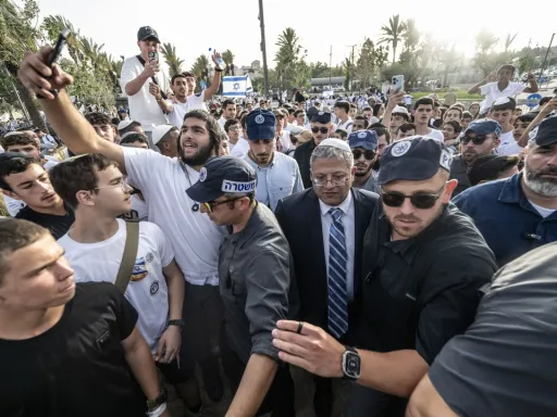 Ğaräp illäre êkstremist İzrail ministrınıñ Äl-Aqsa mäçetenä bärep kerüen qatğıy räweştä ğayepläde