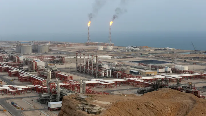 АҚШ пен Израиль Иранның ең ірі мұнай-химия кешенін нысанаға алды