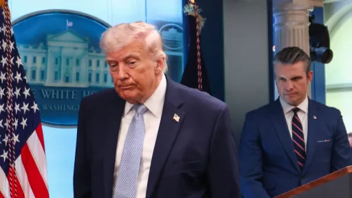 ترمب يهدد إيران باستهداف بنيتها التحتية إذا فشل الاتفاق