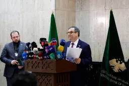 حاكم مصرف سوريا المركزي لـTRT عربي: التحدي يتجاوز "سويفت" إلى بناء علاقات مصرفية مباشرة