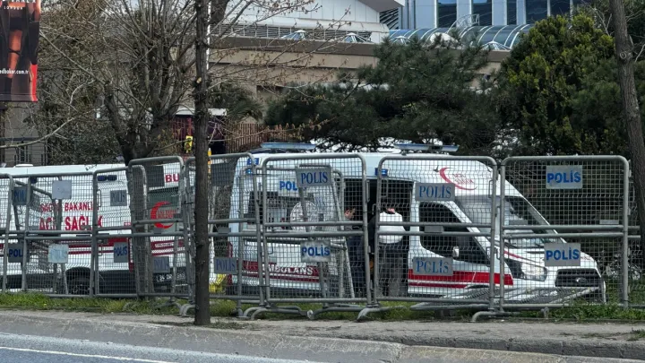 Três terroristas neutralizados após tiroteio em Istambul