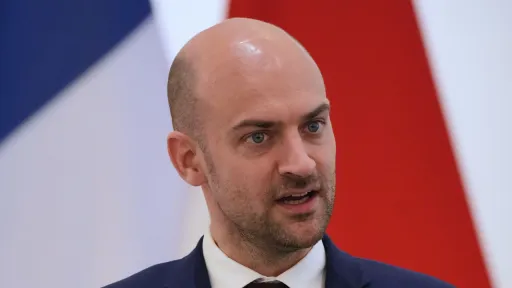 فرانسه نسبت به حمله به زیرساختهای ایران هشدار داد و از تشدید تنش ابراز نگرانی کرد