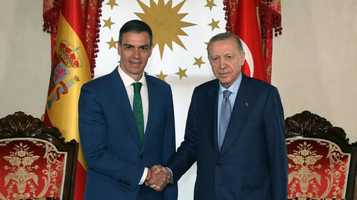 في اتصال مع سانشيز.. أردوغان يدعو إلى التركيز على الدبلوماسية ويحذر من انتهاكات إسرائيل