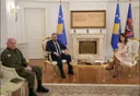 Kosovë, u.d. presidentja Haxhiu priti në takim ministrin e Mbrojtjes dhe komandantin e FSK-së