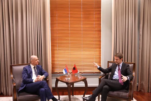 Kryediplomati Hoxha në takim me ambasadorin serb në Tiranë: Kosova është shtet i pavarur