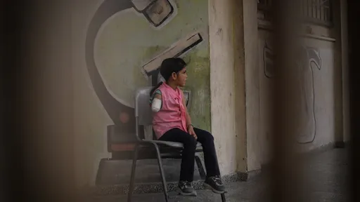 Палестинско девојче со ампутација пристигна во Британија на лекување по одбиена виза за САД