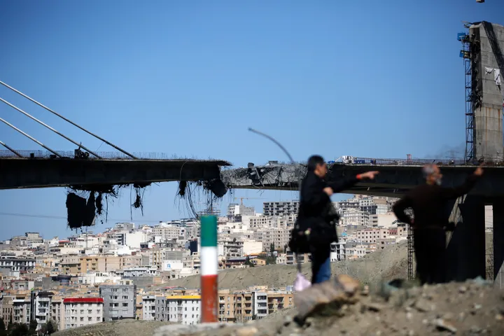 Explosiones en refinería en Irán y ataques en el Golfo tensan alto el fuego con Estados Unidos