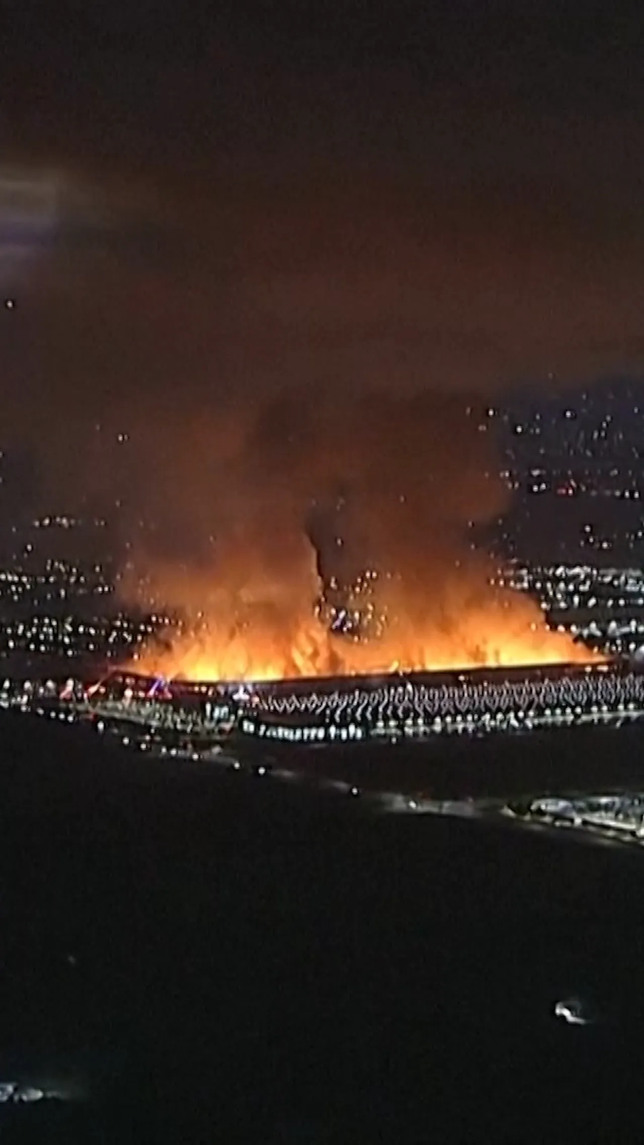 Kebakaran besar di sebuah gudang di California, tersangka ditangkap