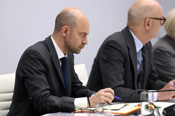 Le cessez-le-feu avec l'Iran reste "temporaire" et "fragile", estime Barrot