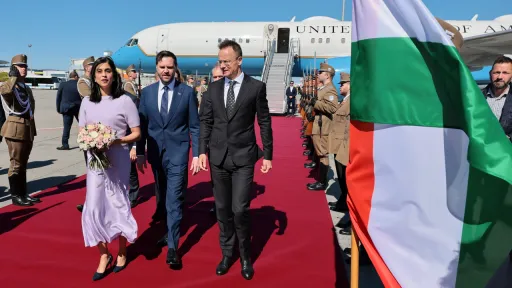 JD Vance Magyarországra utazott, hogy kifejezze az USA támogatását Orbánnak a választások miatt