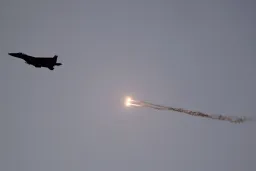 حرب إيران تسلّط الضوء على مفاهيم السيادة الجوية والتفوّق الجوي