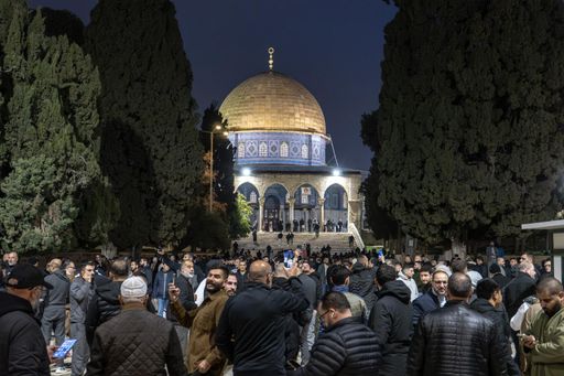 Xhamia Al Aksa rihapet pas një mbylljeje 40 ditore nga Izraeli