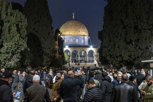 Xhamia Al-Aksa rihapet pas një mbylljeje 40-ditore nga Izraeli