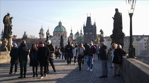 Përplasja në udhëheqjen çeke thellohet përpara samitit të NATO s në Ankara