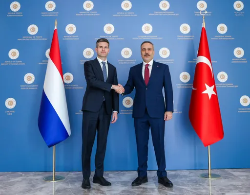 Le ministre turc des Affaires étrangères reçoit son homologue néerlandais à Ankara