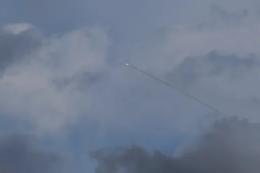 Hezbollah luncurkan roket ke Israel utara sebagai respons serangan terbaru di Lebanon