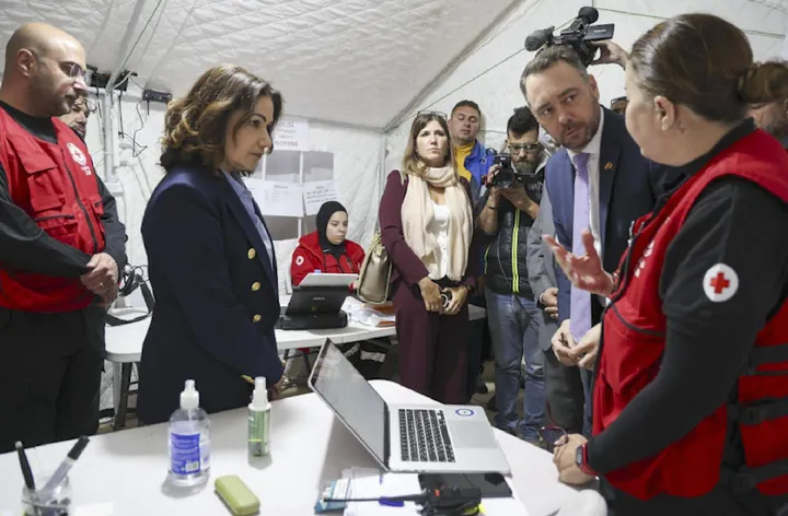 صواريخ إسرائيل كادت تقتله.. وزير خارجية بلجيكا يطالب من بيروت بخفض التصعيد وضمّ لبنان للهدنة