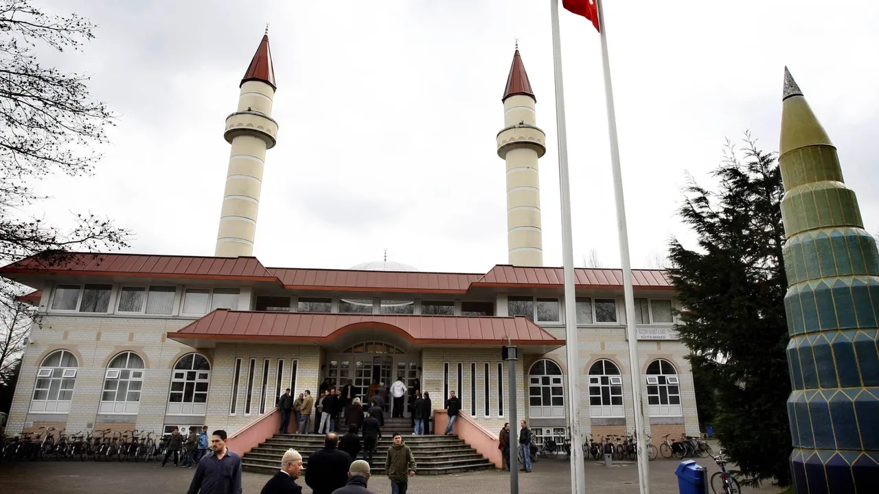 Islamitische Stichting Nederland meldt vandalisme bij moskee in Zaandam
