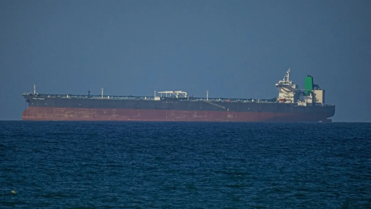 Maraakiib ku xaniban marinka Hormuz kadib amar ay Iiraan ku bixisay in ay soo maraan ciidanka badda