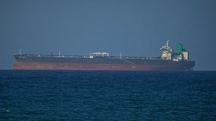 Maraakiib ku xaniban marinka Hormuz kadib amar ay Iiraan ku bixisay in ay soo maraan ciidanka badda