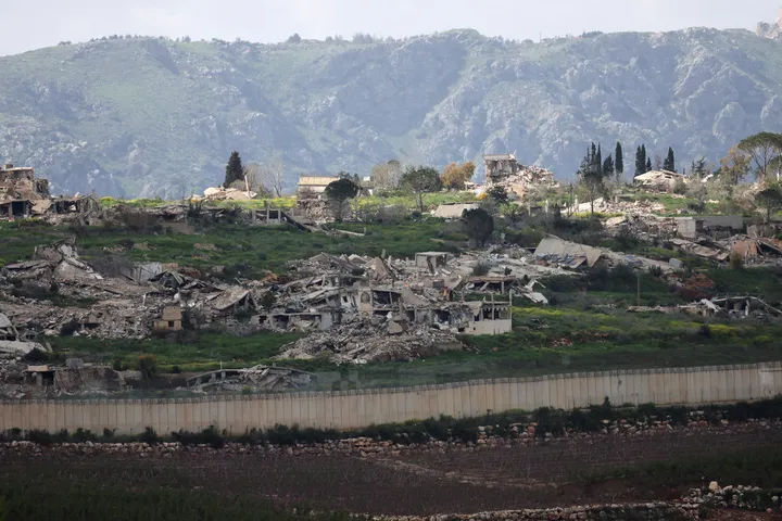 تصعيد متبادل بين إسرائيل وحزب الله بعد مجازر الأربعاء والحكومة تتحرك لحصر السلاح في بيروت