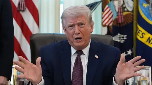 ترامپ تعرفه ۵۰ درصدی بر کشورهای تأمینکننده تسلیحات ایران را اعلام کرد